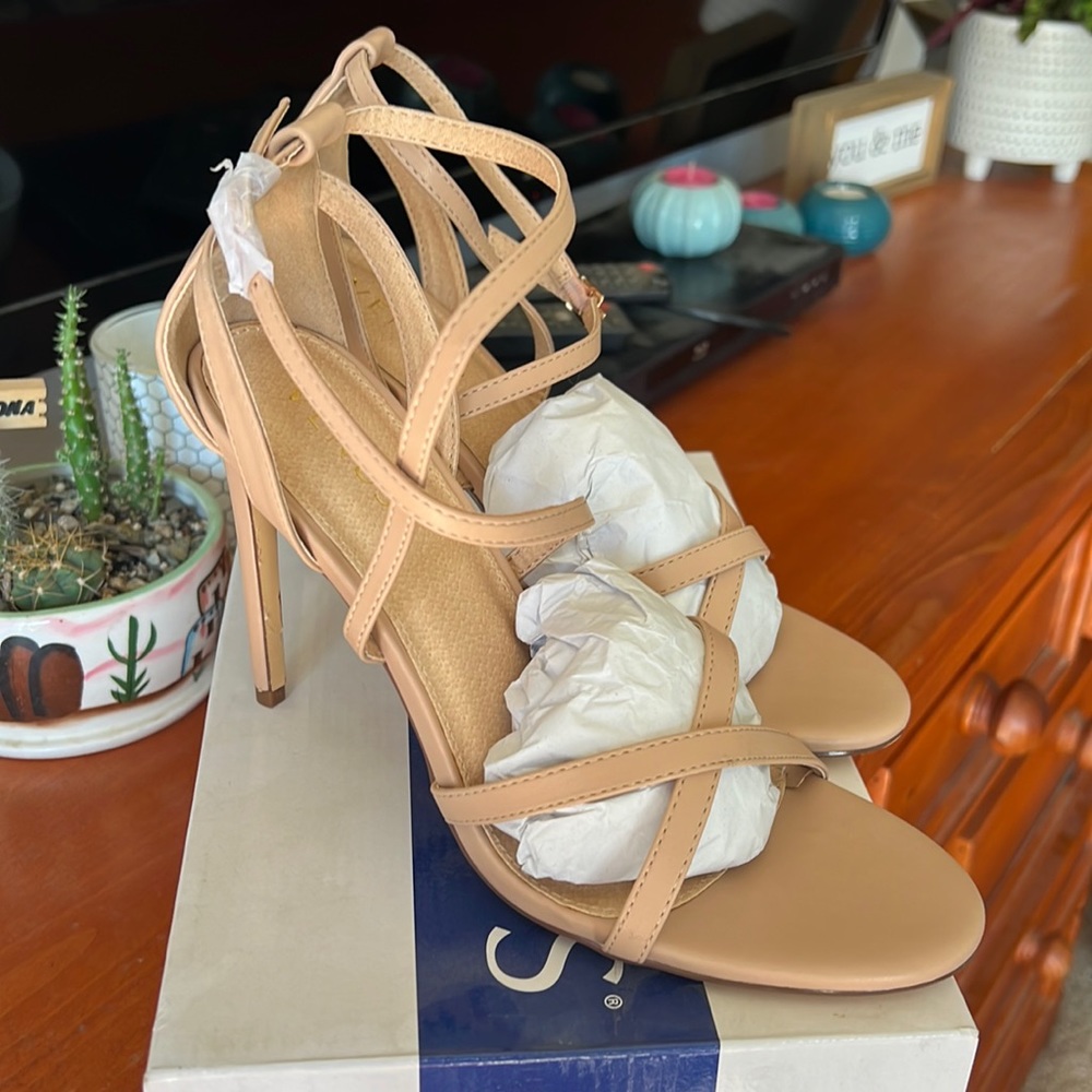 NWT Strappy 4” Heel Nude Venus sz 10